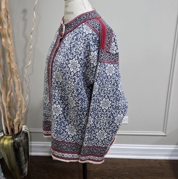 VTG Norwear Women"s Cardigan with Metallic Buttons Sz.S Wool - Picture 3 of 10